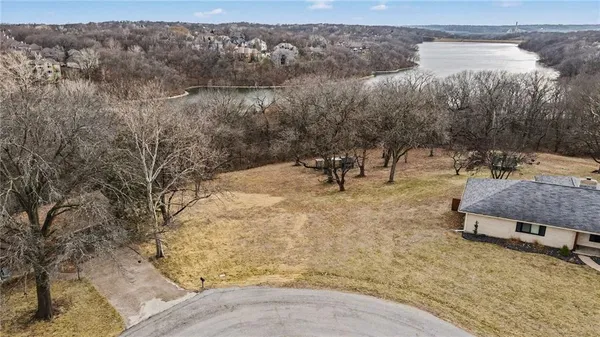 $89,900 | 6501 Northwest Vly Vw Drive, Parkville, MO 64152