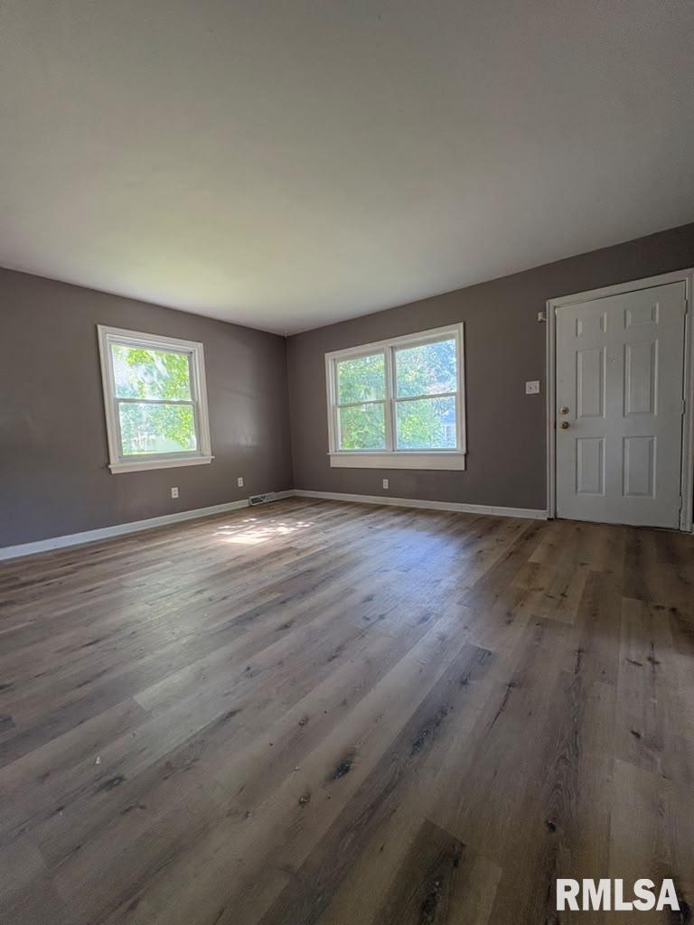2216 East Lawrence Avenue Springfield, IL 62703 - Photo 4 of 24