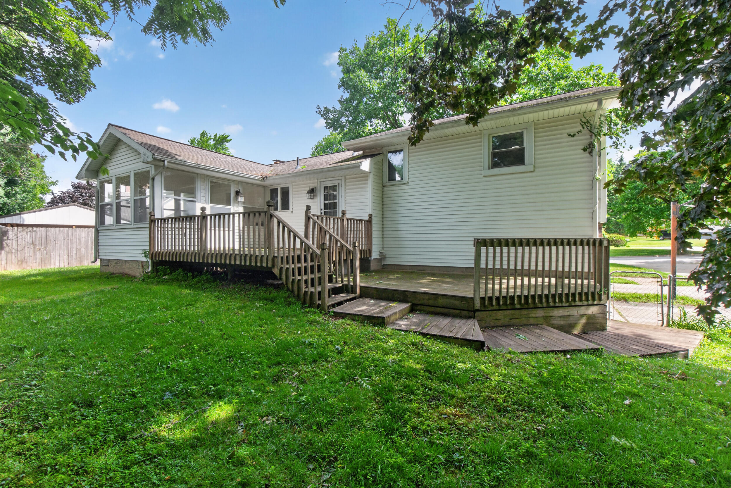 2000 Cascade Drive Jackson, MI 49203 - Photo 31 of 37 44_2000 cascade dr jackson mi - 41