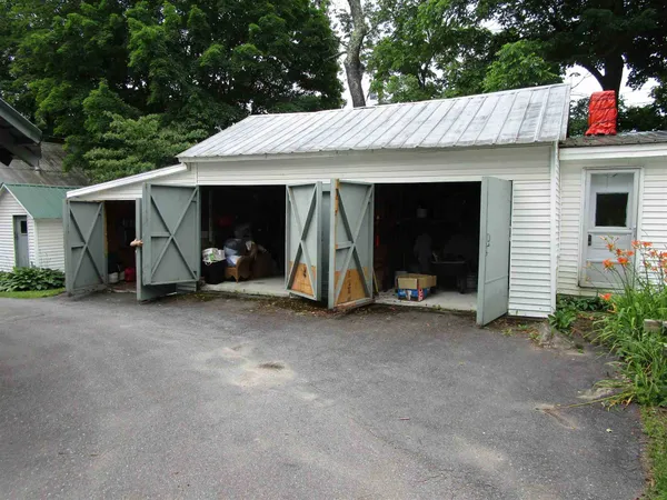 $430,000 | 1950 North Main Street, Londonderry, VT 05148
