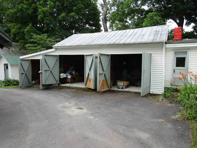 $430,000 | 1950 North Main Street, Londonderry, VT 05148