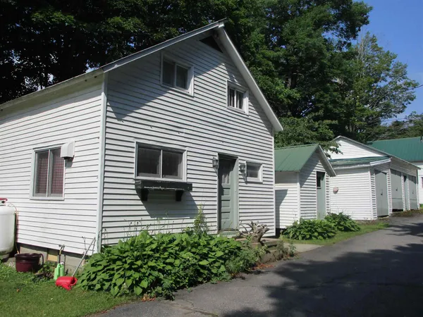 $430,000 | 1950 North Main Street, Londonderry, VT 05148