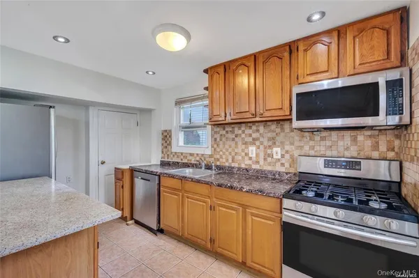 $4,000 | 109-21 215th Street | Bellaire Estates