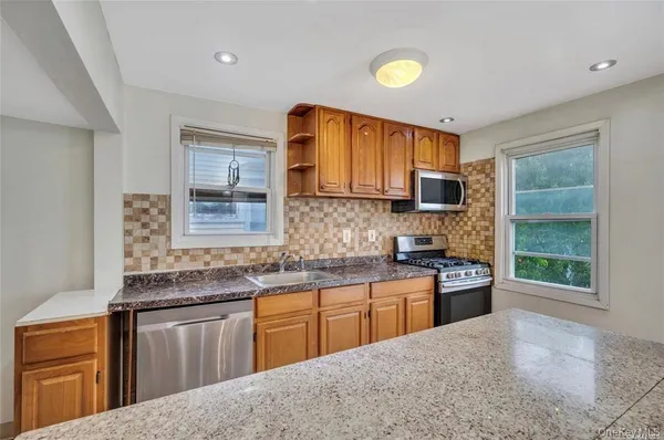 $4,000 | 109-21 215th Street | Bellaire Estates