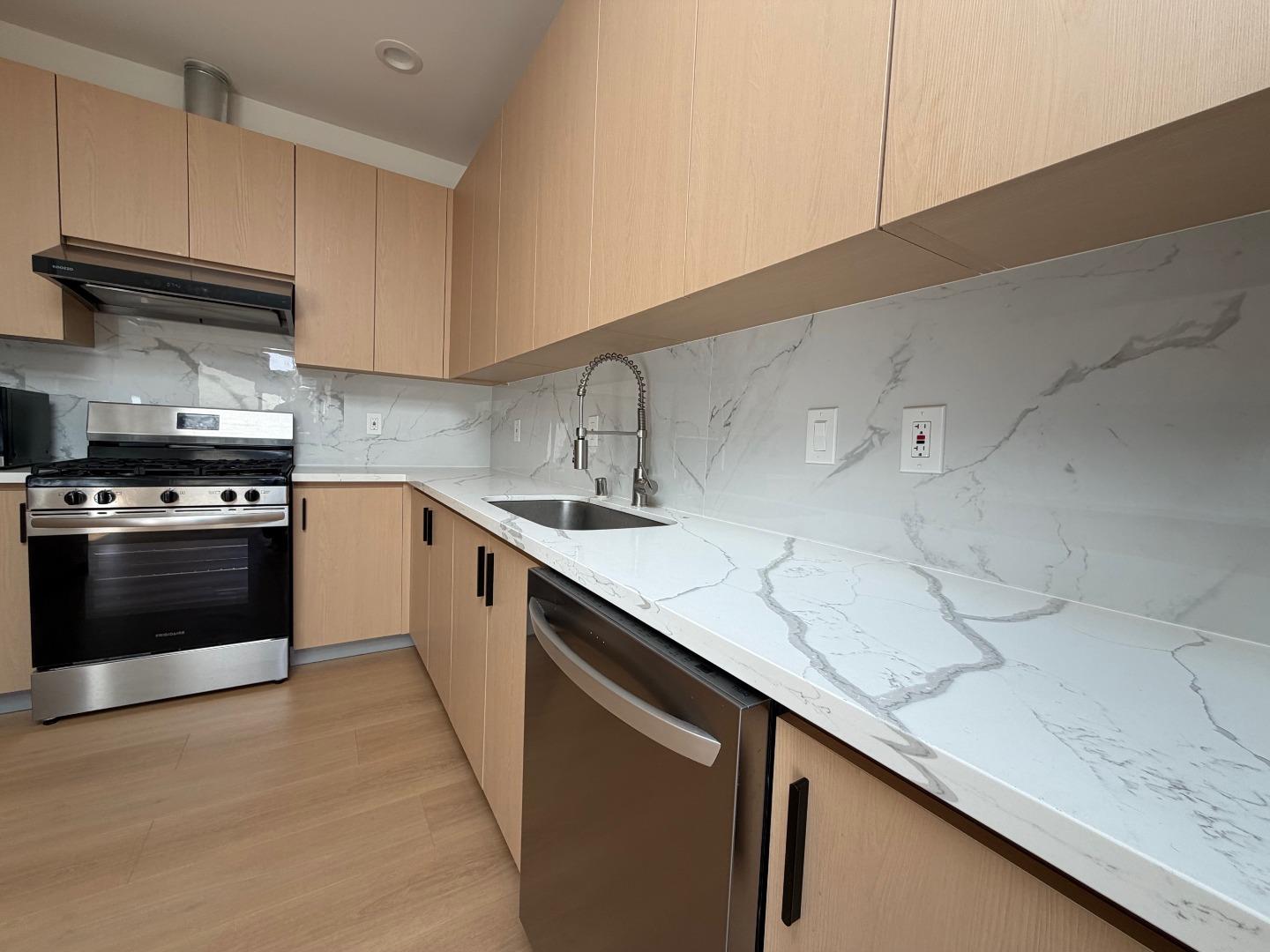 4556 Harwood Road San Jose, CA 95124 - Photo 4 of 20