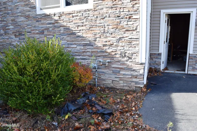 $299,900 | 39 Ruggles Road, Saratoga Springs, NY 12866