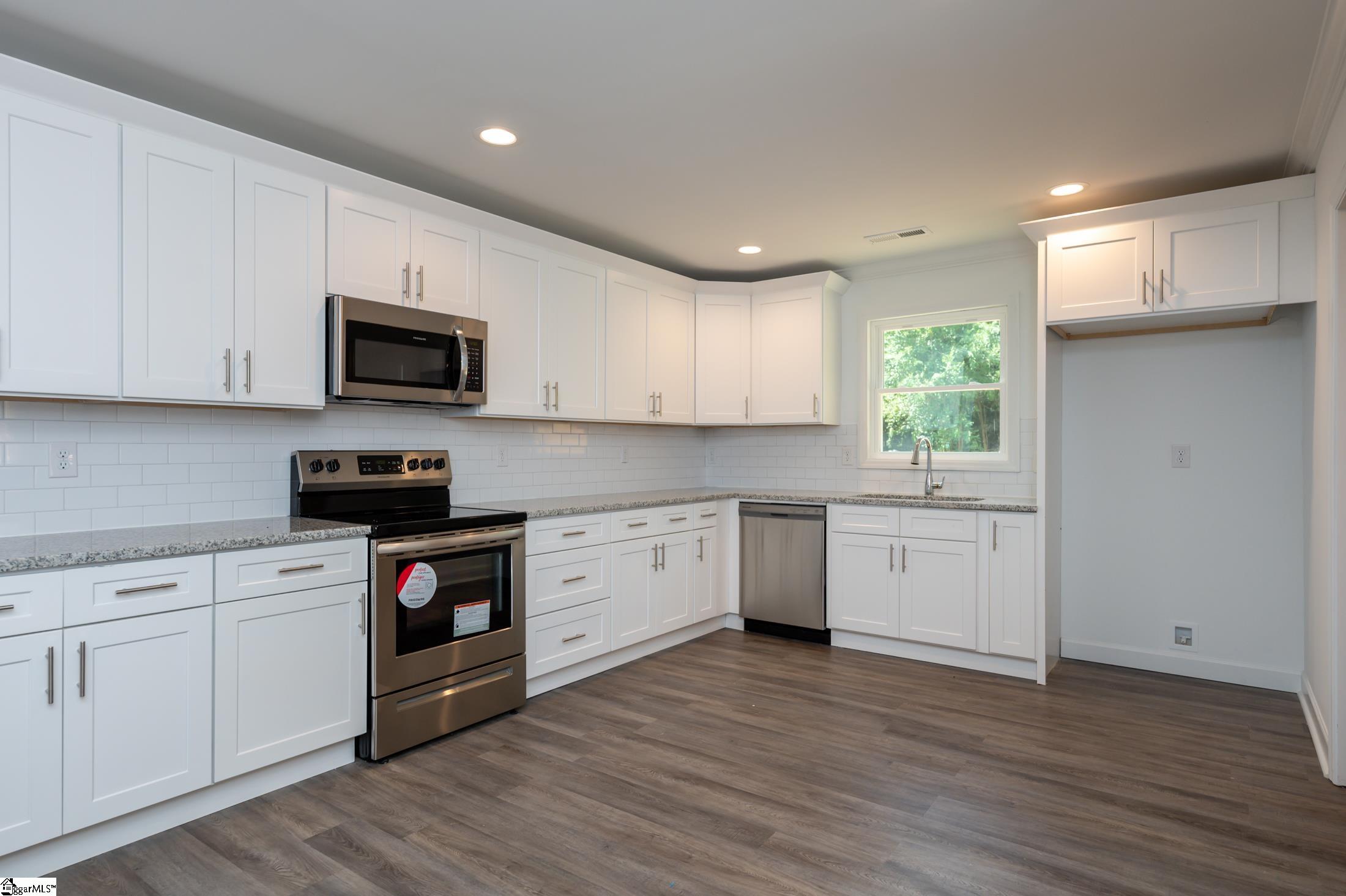 9 Judson Road Greenville, SC 29611 - Photo 4 of 19 Gallery Image 4
