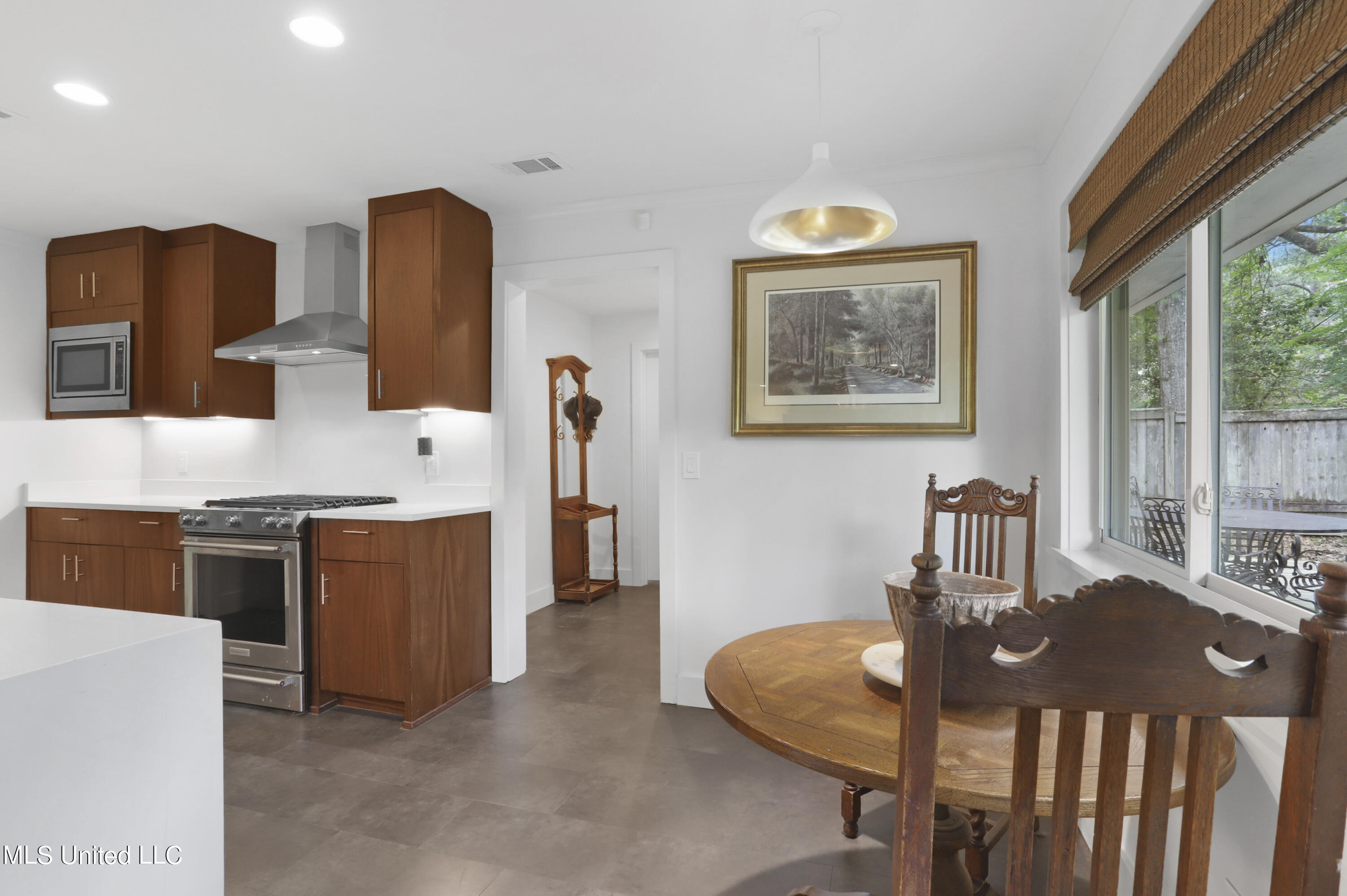 242 Ashcot Circle Jackson, MS 39211 - Photo 7 of 19 IMG_3362