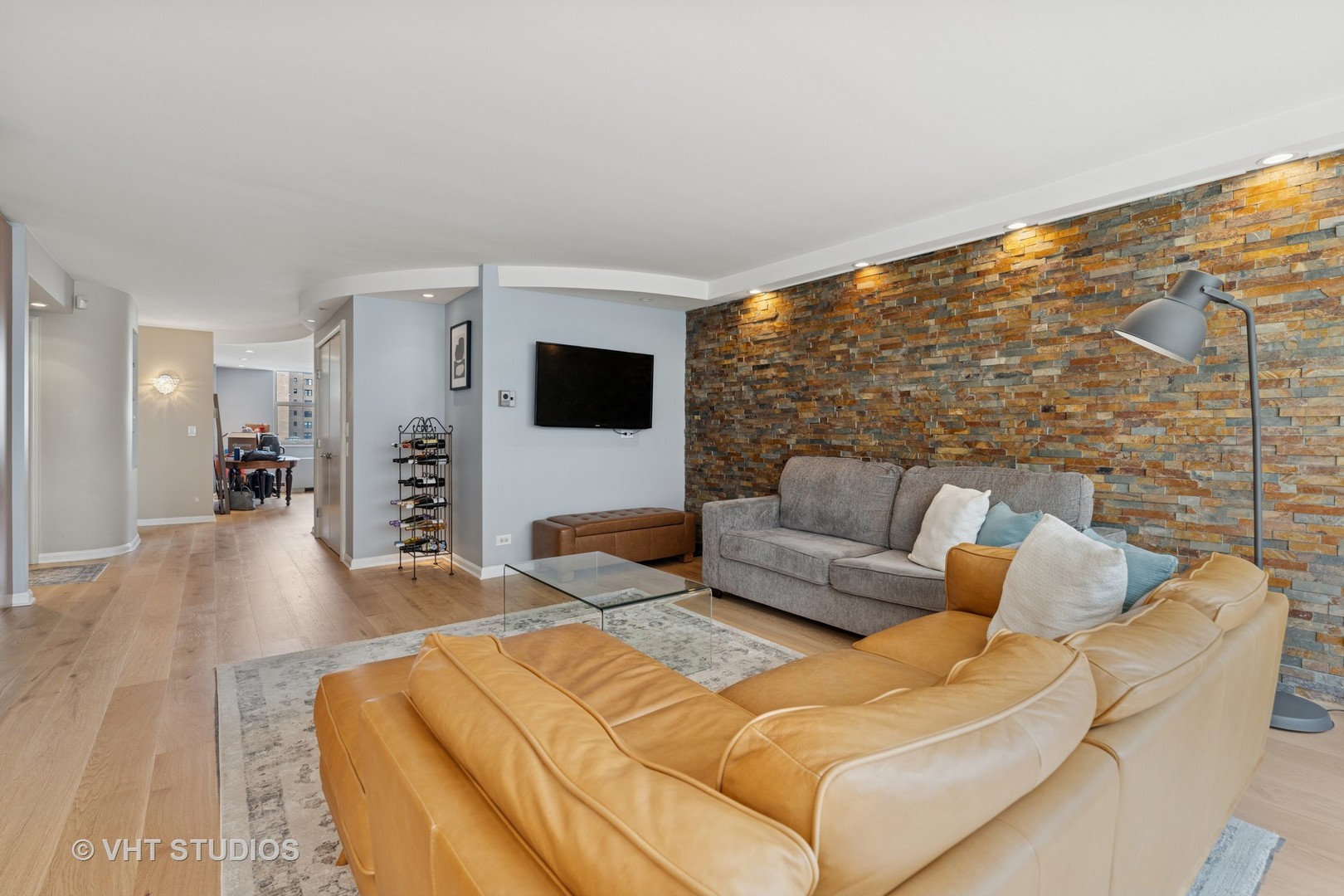 40 East Cedar Street, Unit 8CD Chicago, IL 60611 - Photo 6 of 21 a bedroom with a bed and a couch