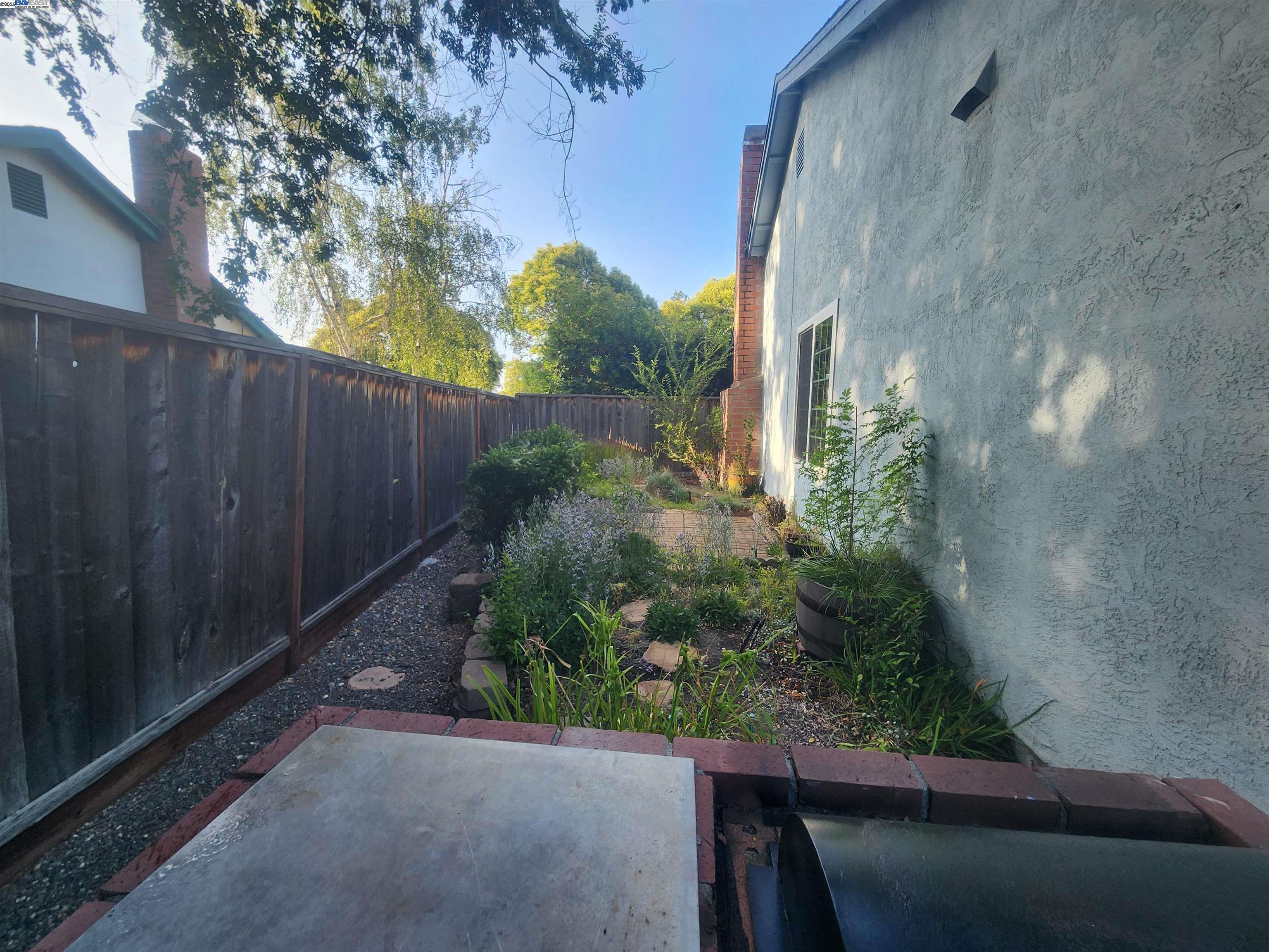 1733 Carnation Circle Livermore, CA 94551 - Photo 26 of 27 a view of balcony with plants