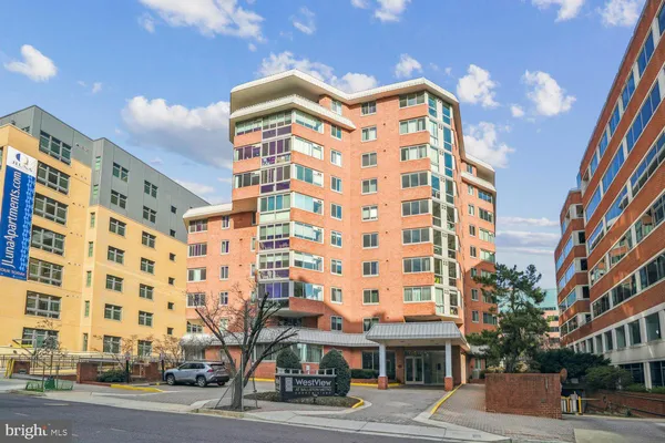 $2,400 | 1024 North Utah Street, Unit 819, Arlington, VA 22201