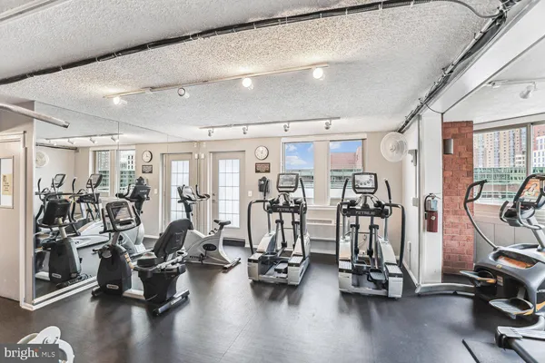 $2,400 | 1024 North Utah Street, Unit 819, Arlington, VA 22201