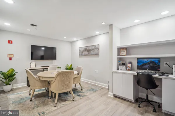 $2,400 | 1024 North Utah Street, Unit 819, Arlington, VA 22201