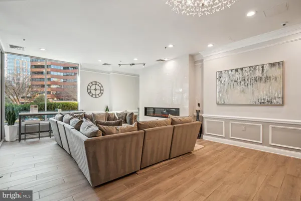 $2,400 | 1024 North Utah Street, Unit 819, Arlington, VA 22201