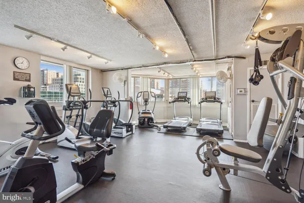 $2,400 | 1024 North Utah Street, Unit 819, Arlington, VA 22201