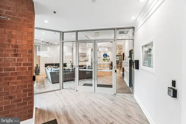 $2,400 | 1024 North Utah Street, Unit 819, Arlington, VA 22201