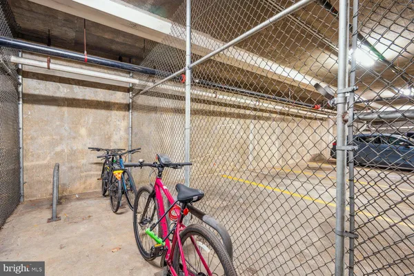 $2,400 | 1024 North Utah Street, Unit 819, Arlington, VA 22201