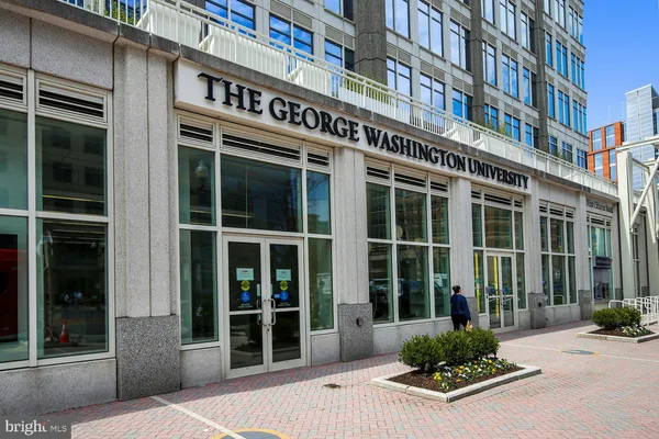 $2,400 | 1024 North Utah Street, Unit 819, Arlington, VA 22201