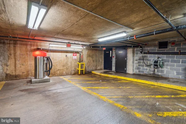 $2,400 | 1024 North Utah Street, Unit 819, Arlington, VA 22201