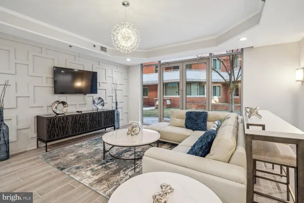 $2,400 | 1024 North Utah Street, Unit 819, Arlington, VA 22201