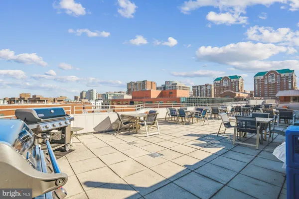 $2,400 | 1024 North Utah Street, Unit 819, Arlington, VA 22201