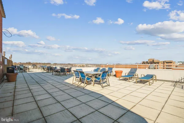 $2,400 | 1024 North Utah Street, Unit 819, Arlington, VA 22201