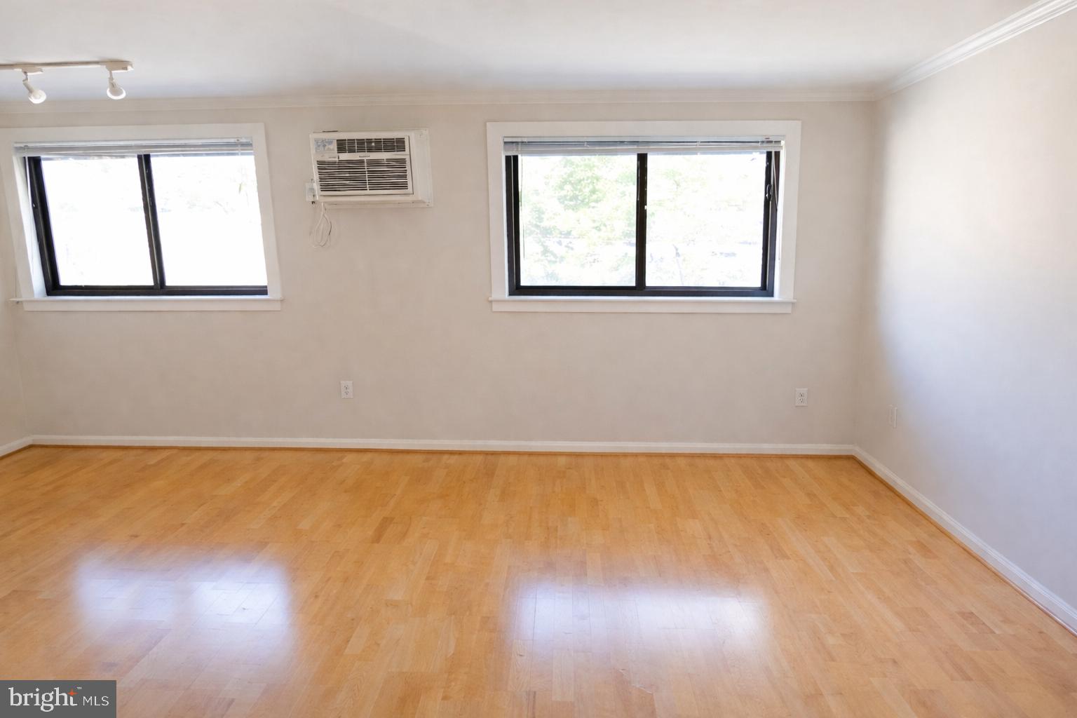 3101 Naylor Road Southeast, Unit 304 Washington, DC 20020 - Photo 9 of 16 Living Room