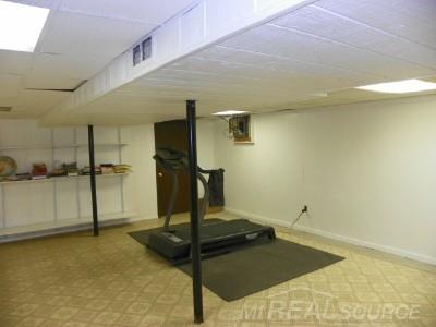 3581 Leason Road Sterling Heights, MI 48310 - Photo 18 of 23 31296399-17.JPG