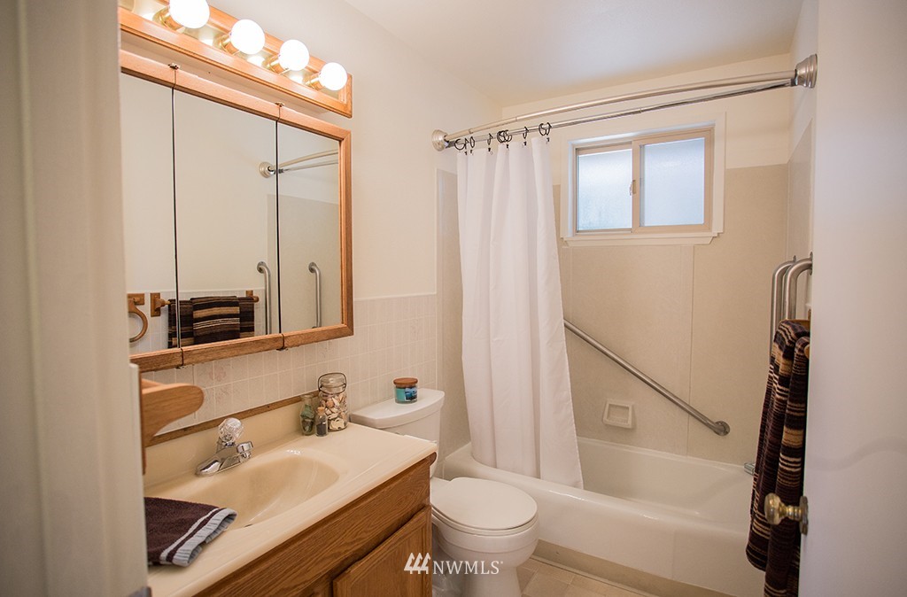 2525 Spring Street Bremerton, WA 98310 - Photo 10 of 20 Gallery Image 10
