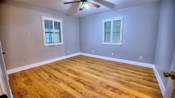 a view of empty room with window