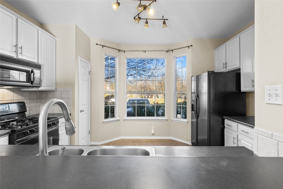 12401 Los Indios Trail, Unit 44 Austin, TX 78729 - Photo 2 of 28 a view of a livingroom with a kitchen