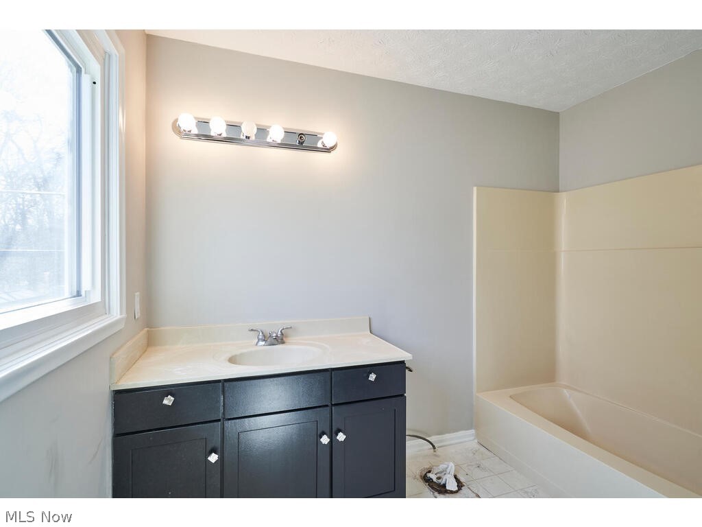 56 Winston Road Akron, OH 44313 - Photo 15 of 27 Master Bath