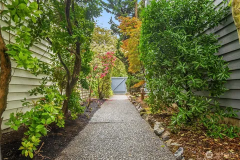 $799,000 | 1106 18th Avenue, Seattle, WA 98122