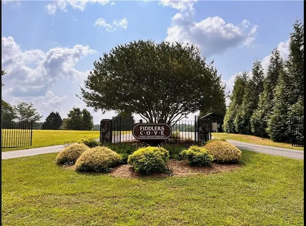 $180,000 | 1 J The Bear Boulevard, Tamassee, SC 29686