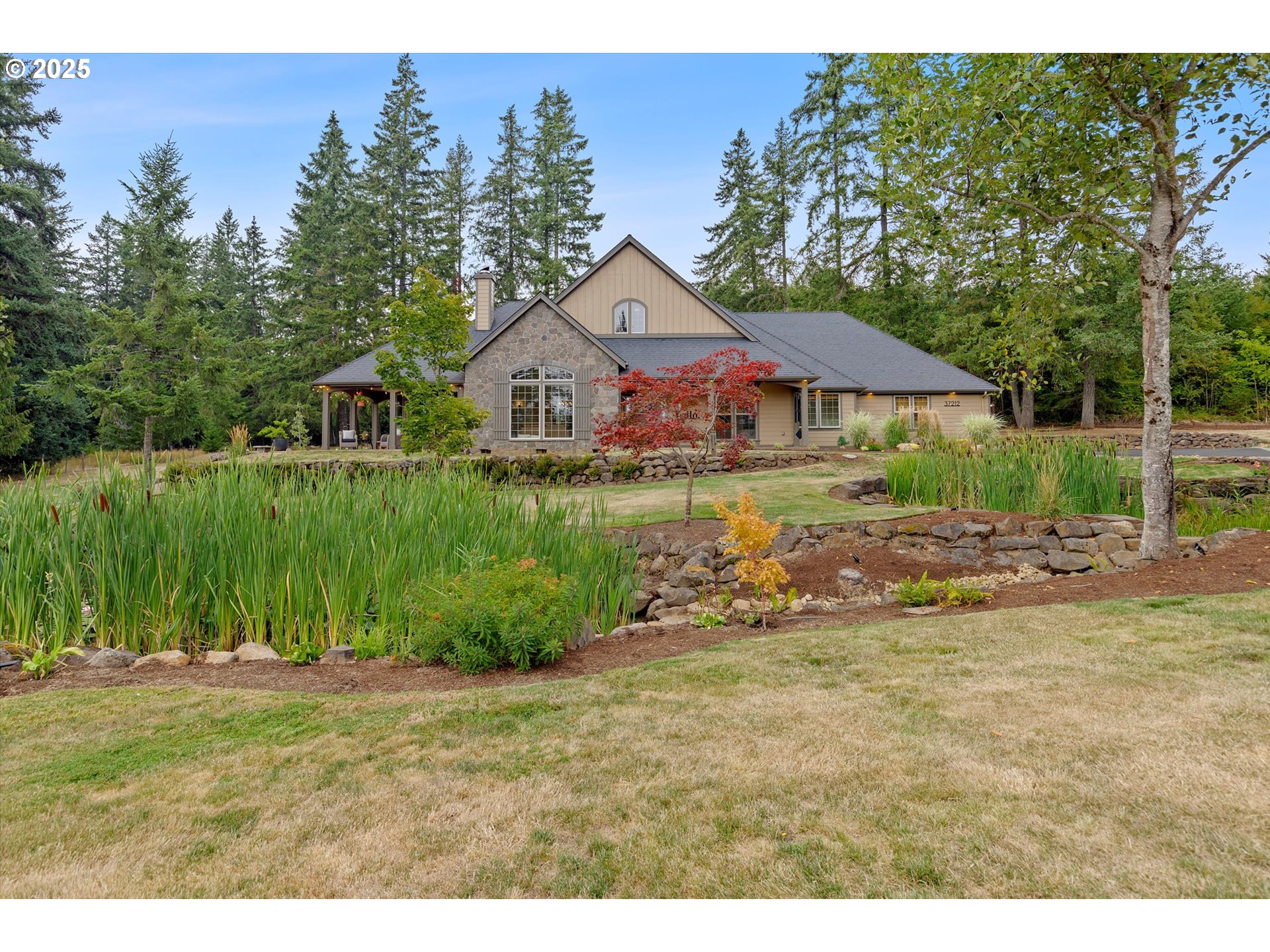 37212 South Sawtell Road Molalla, OR 97038 - Photo 1 of 46 a front view of a house with a yard