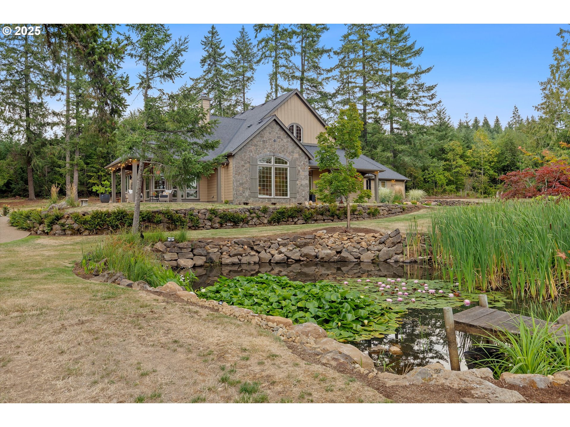 37212 South Sawtell Road Molalla, OR 97038 - Photo 26 of 46 a house with green field in front of it