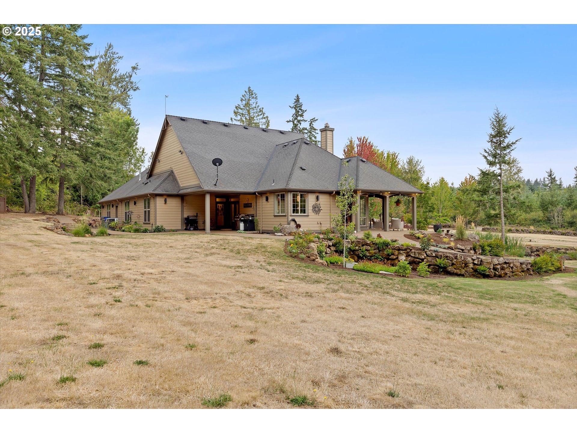 37212 South Sawtell Road Molalla, OR 97038 - Photo 28 of 46 a view of a house with swimming pool and sitting area