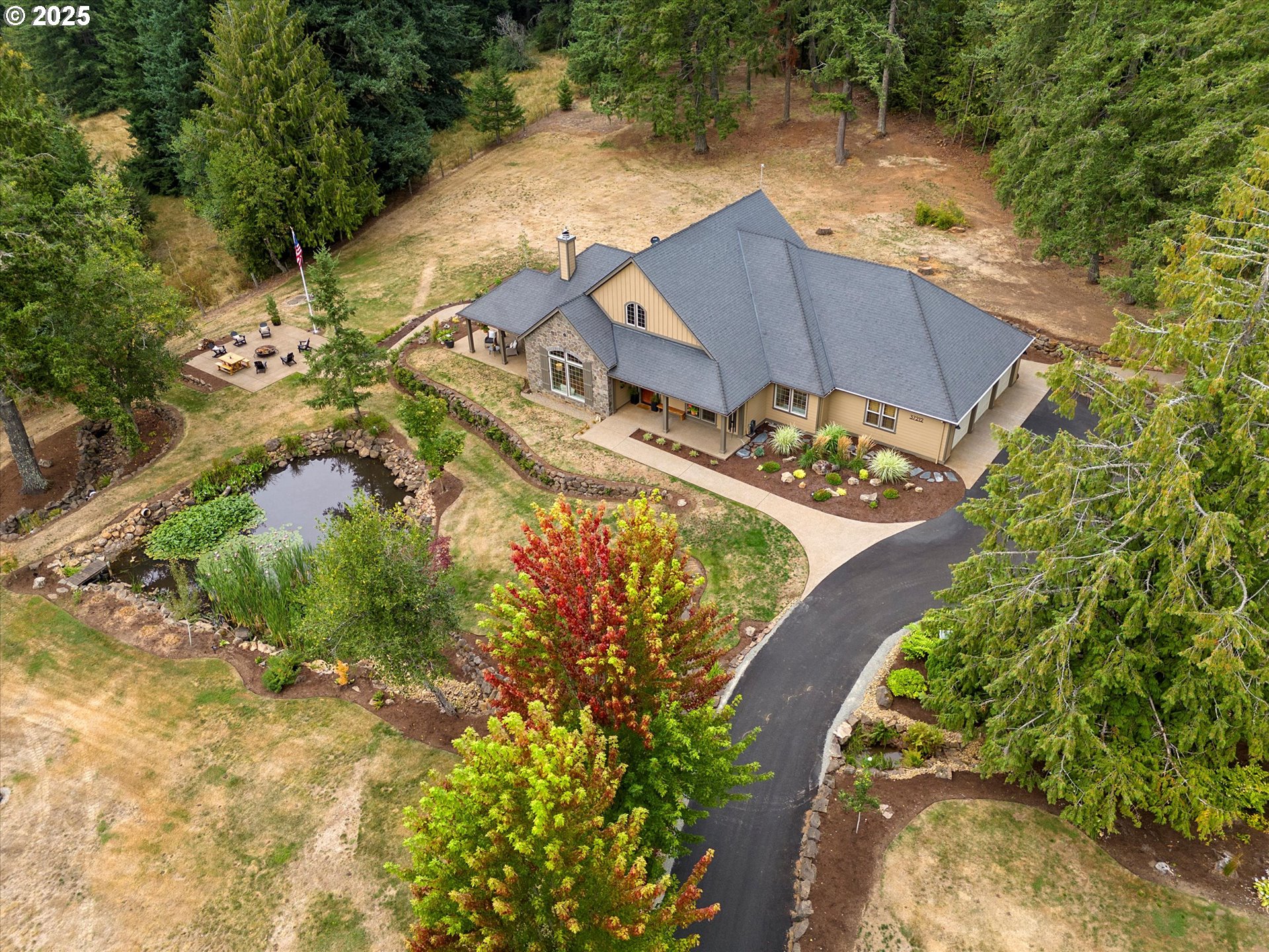 37212 South Sawtell Road Molalla, OR 97038 - Photo 34 of 46 an aerial view of a house with a yard