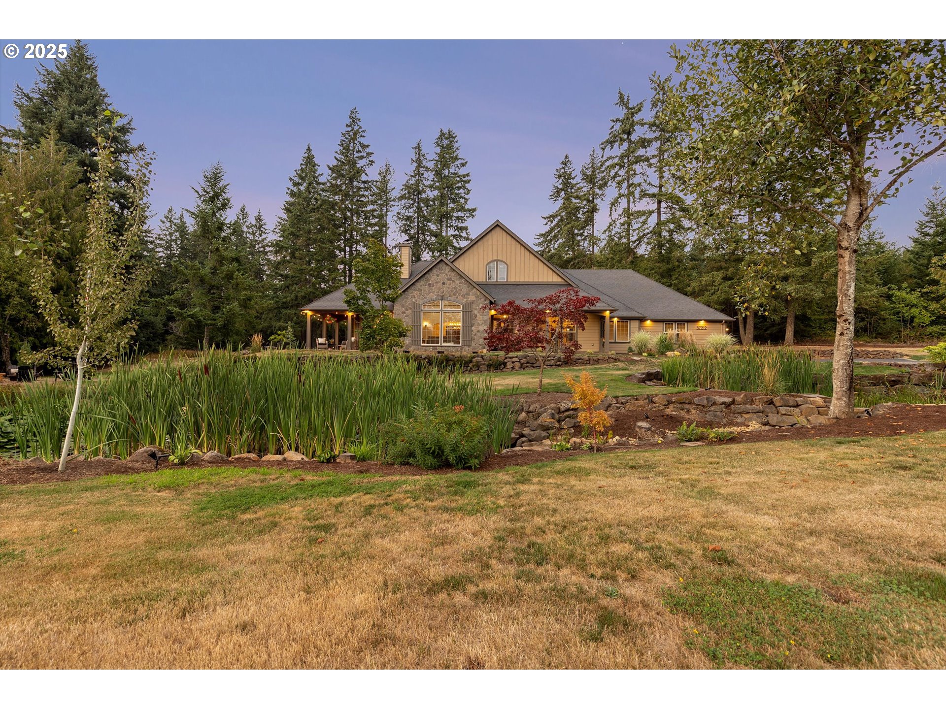 37212 South Sawtell Road Molalla, OR 97038 - Photo 40 of 46 a backyard of a house with lots of green space