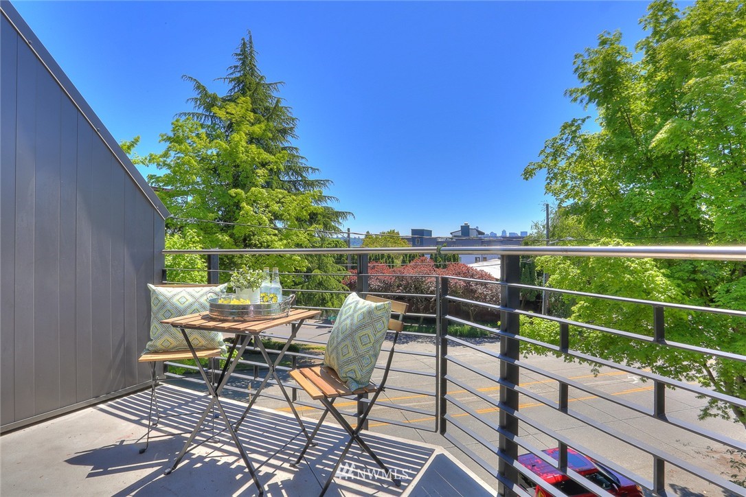 3912 Midvale Avenue North, Unit 301 Seattle, WA 98103 - Photo 11 of 25