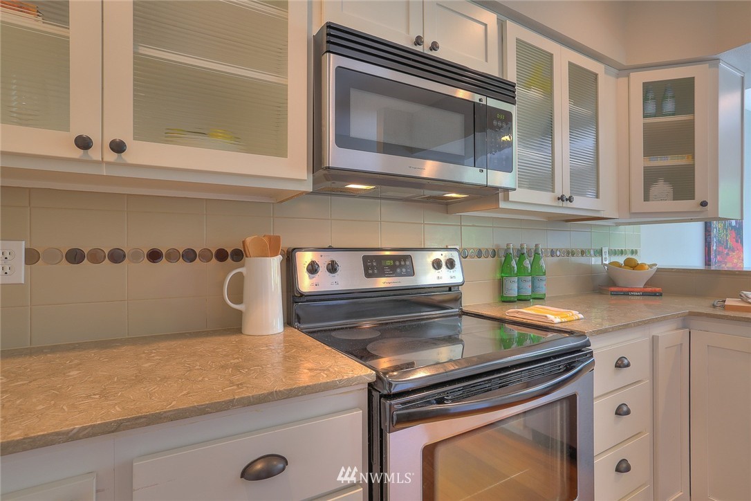 3912 Midvale Avenue North, Unit 301 Seattle, WA 98103 - Photo 14 of 25