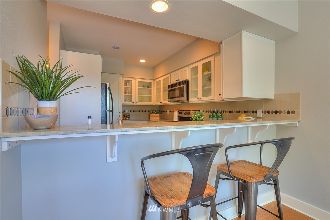 3912 Midvale Avenue North, Unit 301 Seattle, WA 98103 - Photo 16 of 25