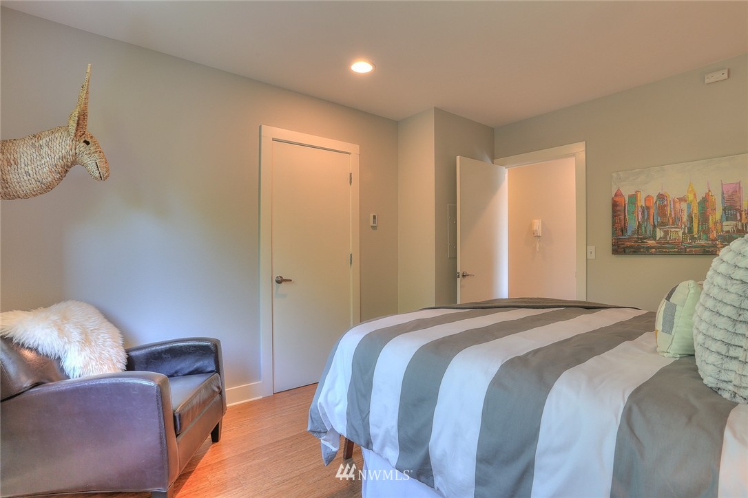 3912 Midvale Avenue North, Unit 301 Seattle, WA 98103 - Photo 22 of 25