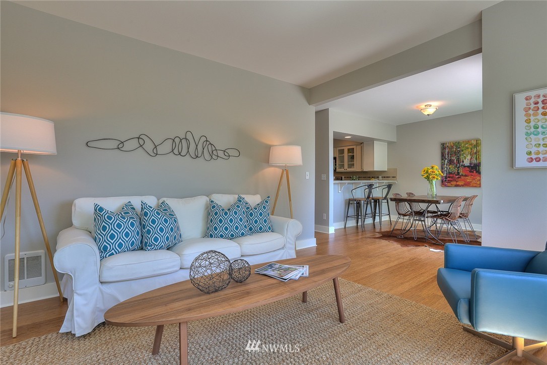 3912 Midvale Avenue North, Unit 301 Seattle, WA 98103 - Photo 5 of 25