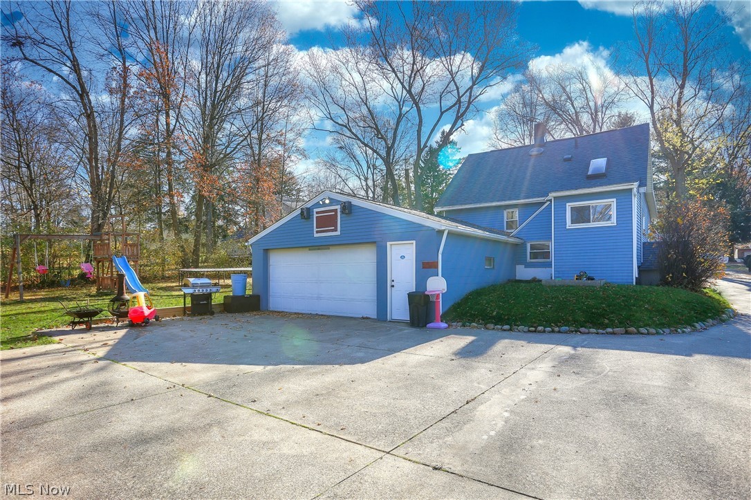 1955 Maple Road Stow, OH 44224 - Photo 2 of 33
