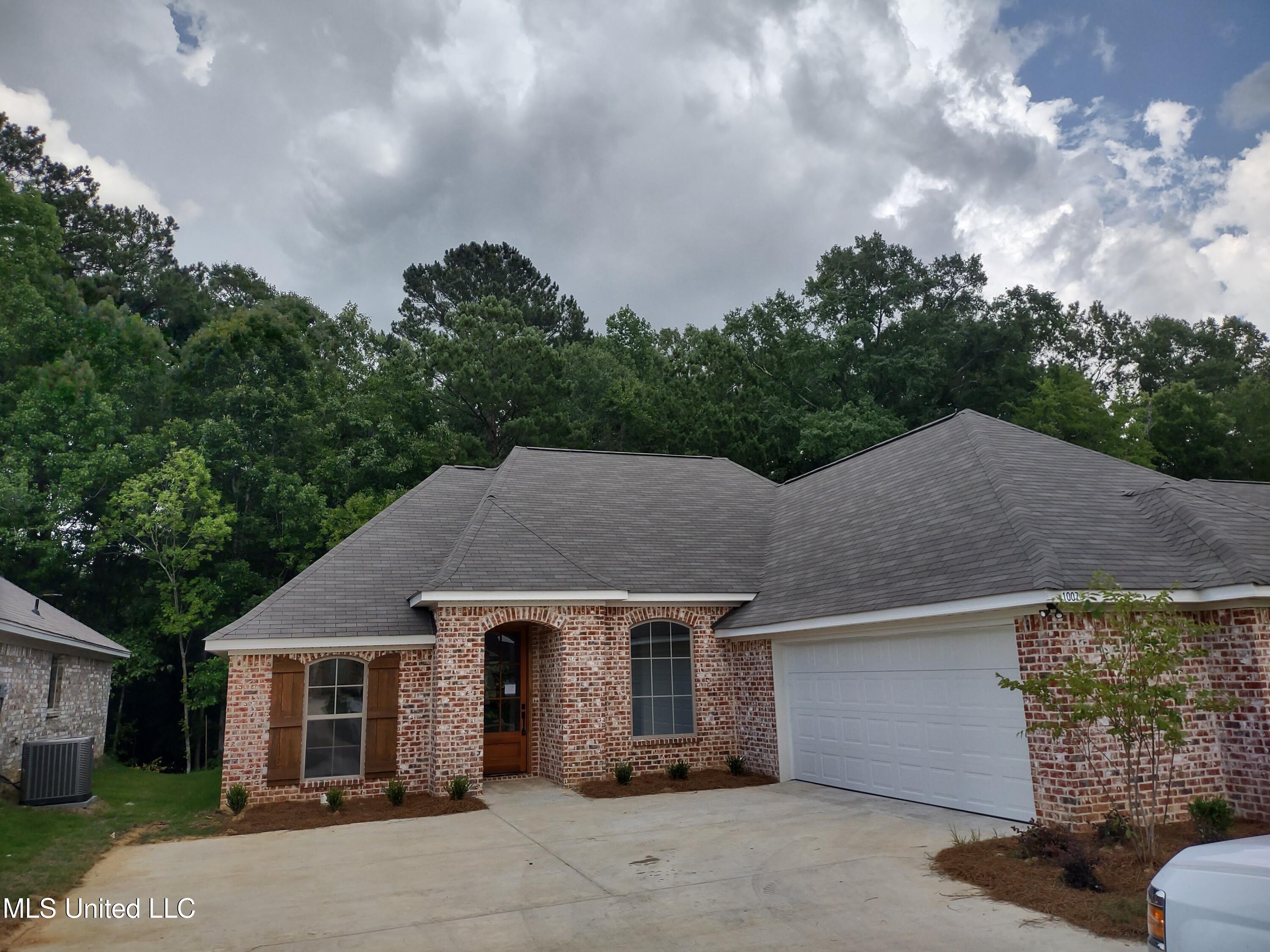 1007 Silver Circle Pearl, MS 39208 - Photo 2 of 9 4