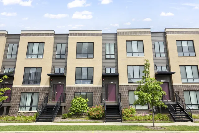 $3,000 | 1298 Catalina Ct., Schaumburg, IL 60173