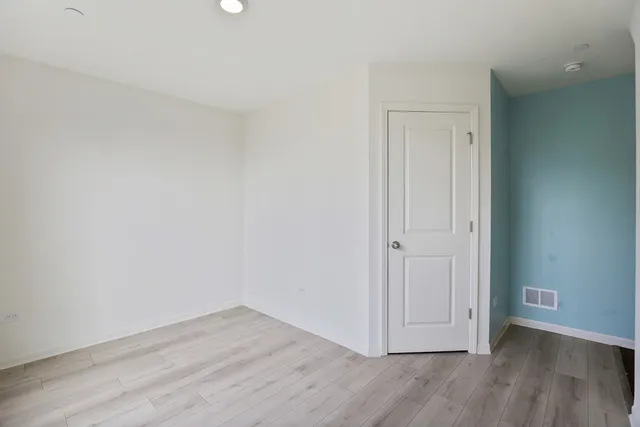 $3,000 | 1298 Catalina Ct., Schaumburg, IL 60173