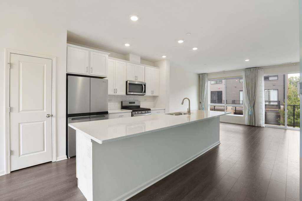 1298 Catalina Ct. Schaumburg, IL 60173 - Photo 2 of 19