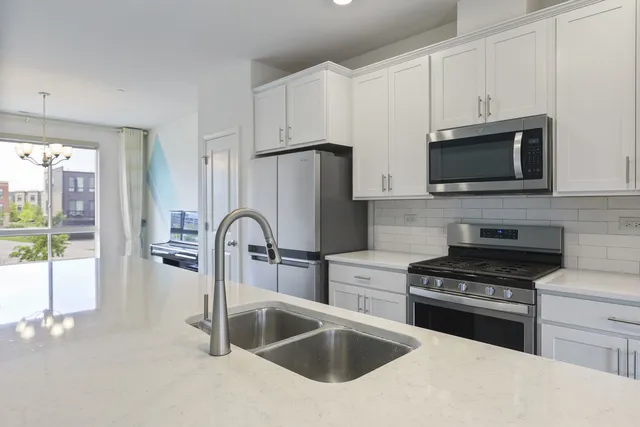 $3,000 | 1298 Catalina Ct., Schaumburg, IL 60173